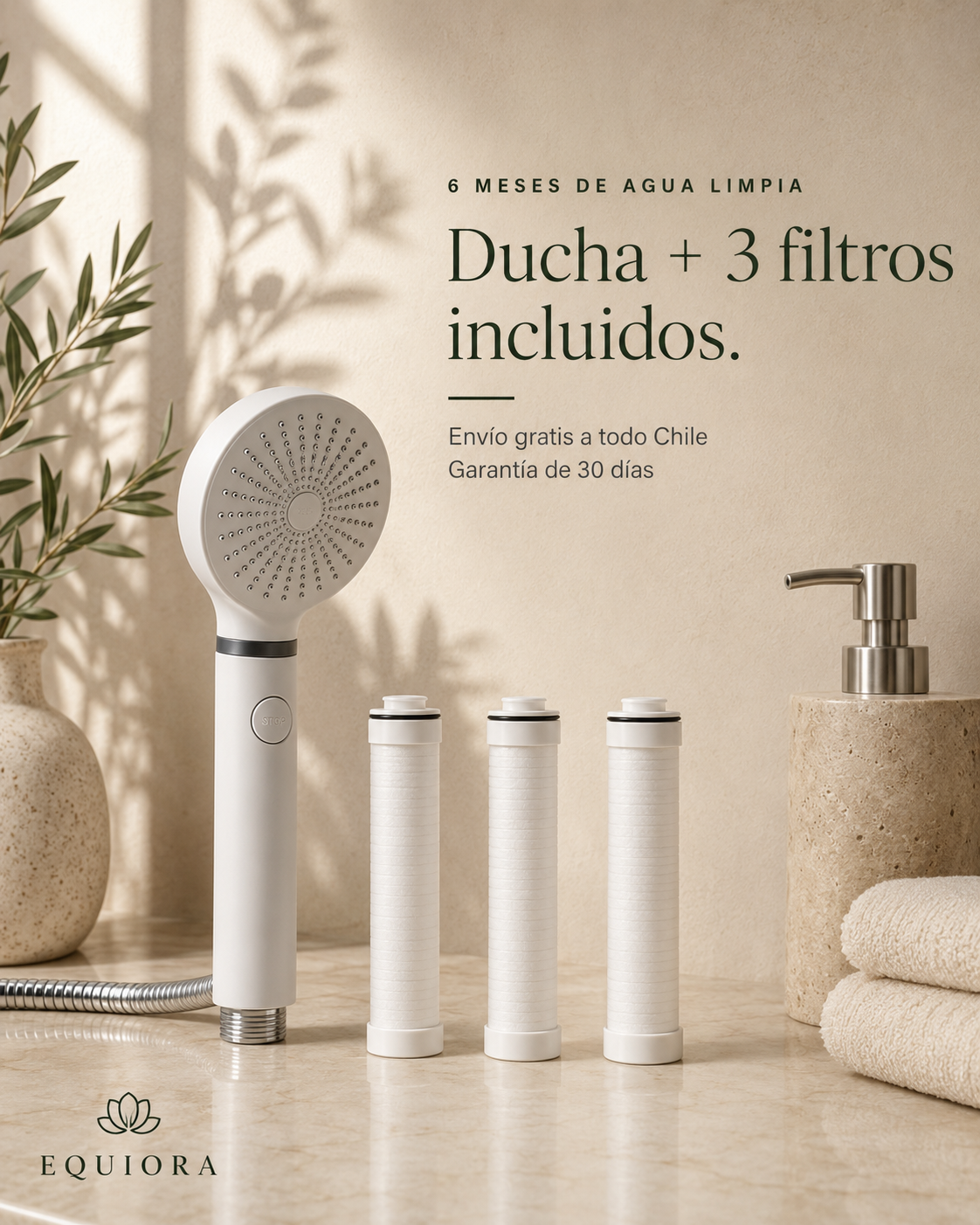 Ducha Filtrada Equiora blanca con 3 filtros de recambio incluidos sobre mármol